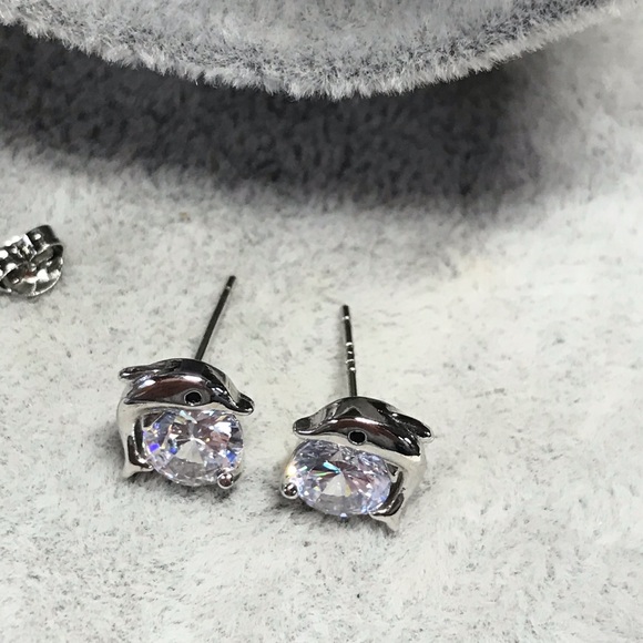 ๐ Sterling Silver 925 Dolphin ๐ฌ CZ Stud Earrings - Picture 4 of 4